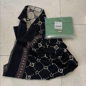 Gucci Black and Cream Star Pattern Scarf